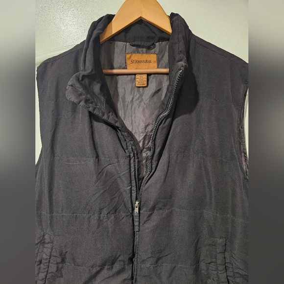 St. John's Bay Men's Quilted Vest. Size Large. - Picture 7 of 8
